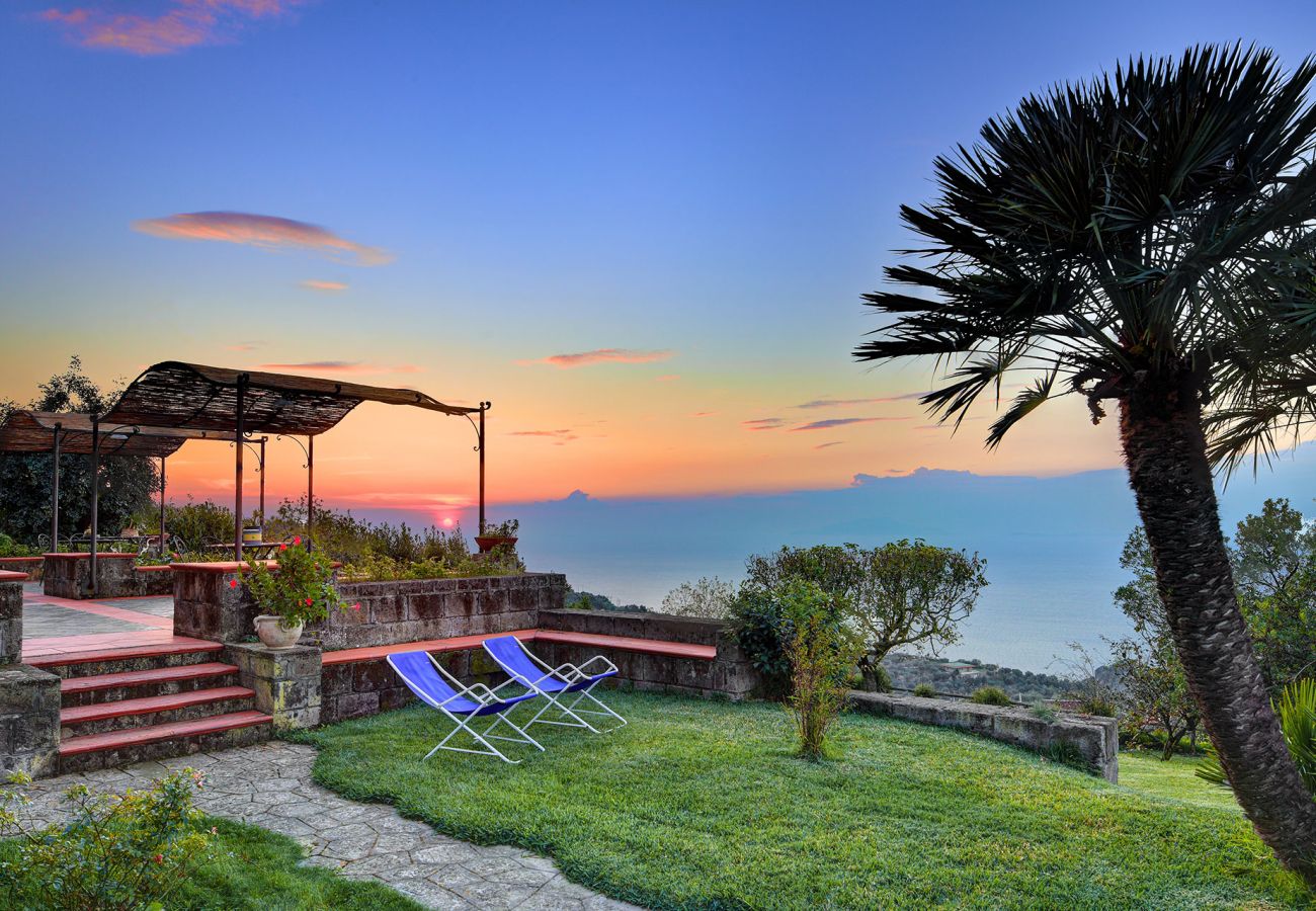 Villa a Massa Lubrense - Fondo Turiello. Authentic Italian Villa, with Pool