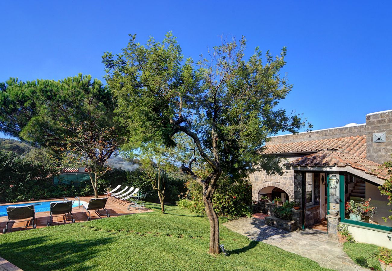 Villa a Massa Lubrense - Fondo Turiello. Villa with garden and sea views on Sorrento / Amalfi Coast 