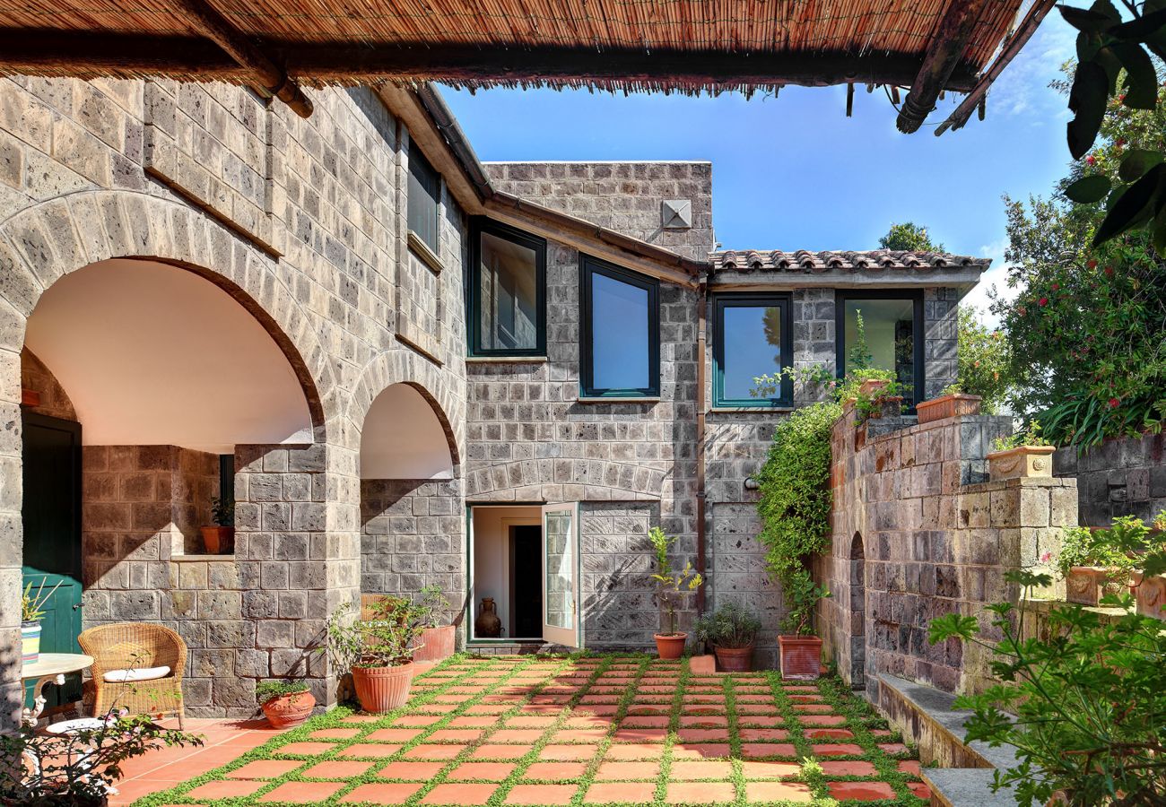 Villa a Massa Lubrense - Fondo Turiello. Authentic Italian Villa, with Pool