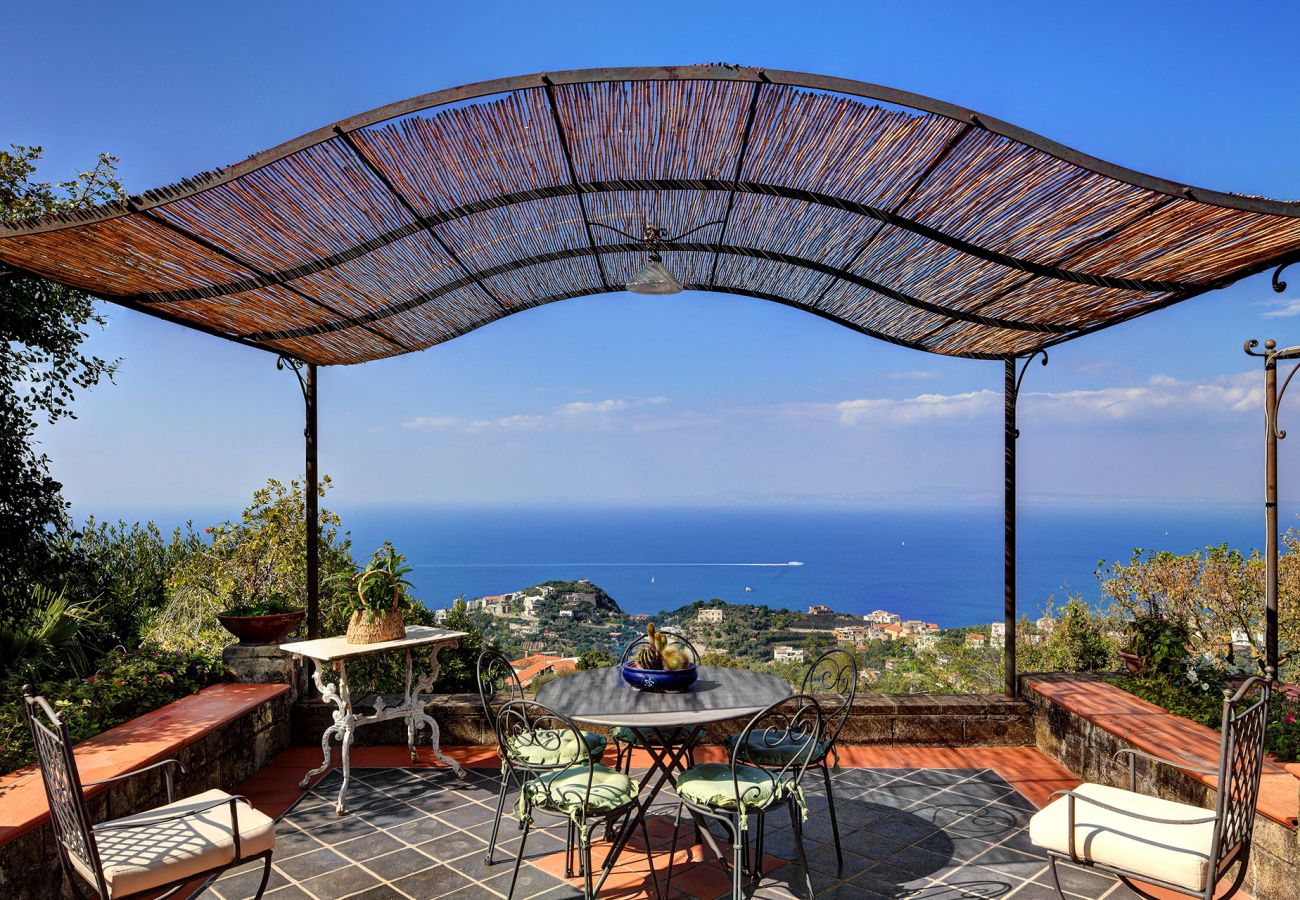 Villa a Massa Lubrense - Fondo Turiello. Authentic Italian Villa, with Pool