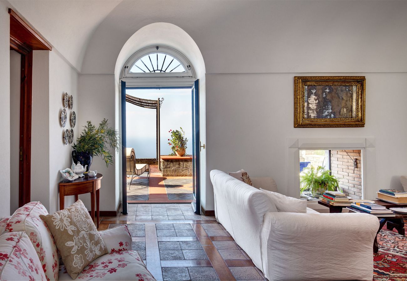 Villa a Massa Lubrense - Fondo Turiello. Villa with garden and sea views on Sorrento / Amalfi Coast 