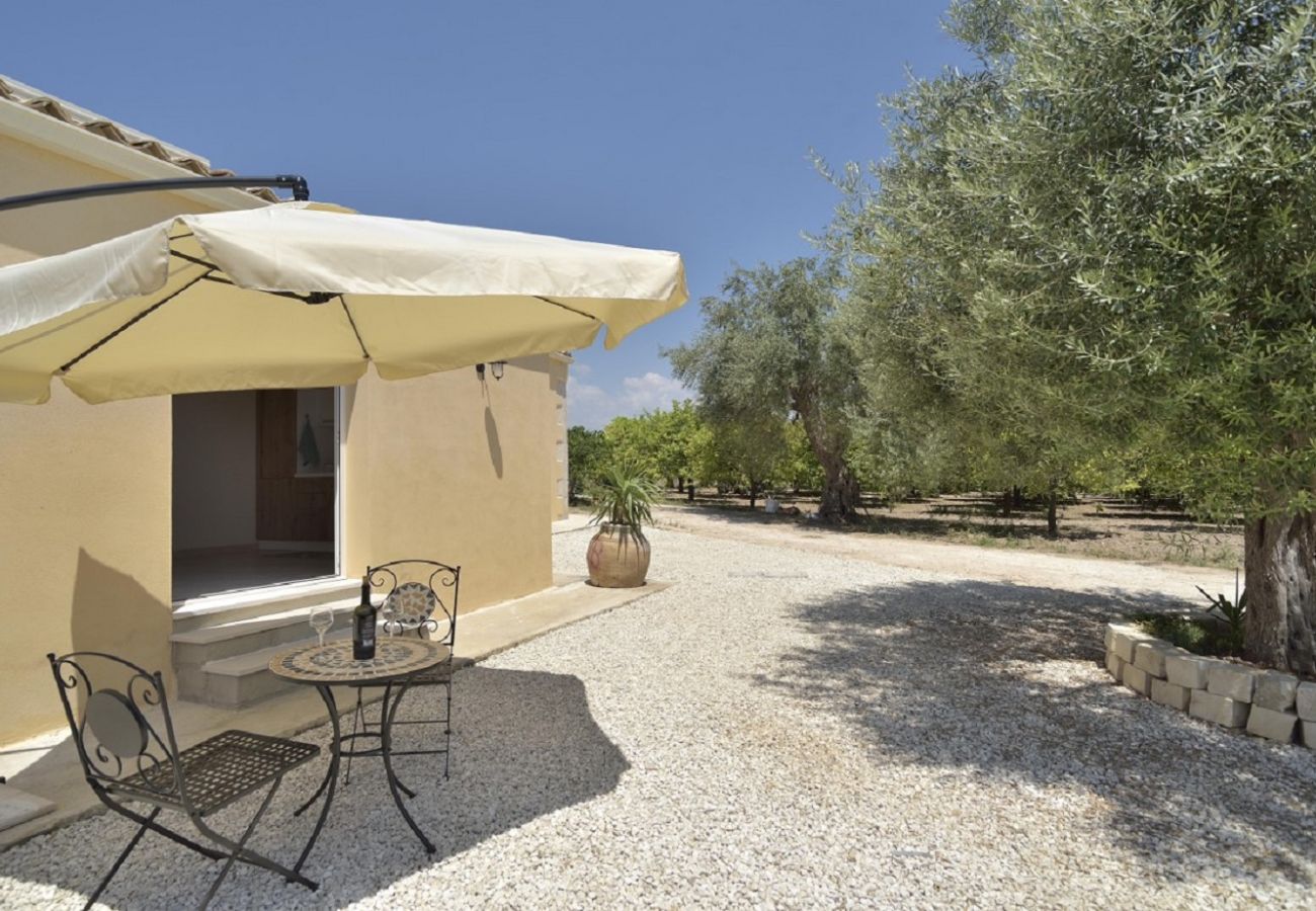 Villa a Noto - CASA DEI LIMONI CON PISCINA VERDE