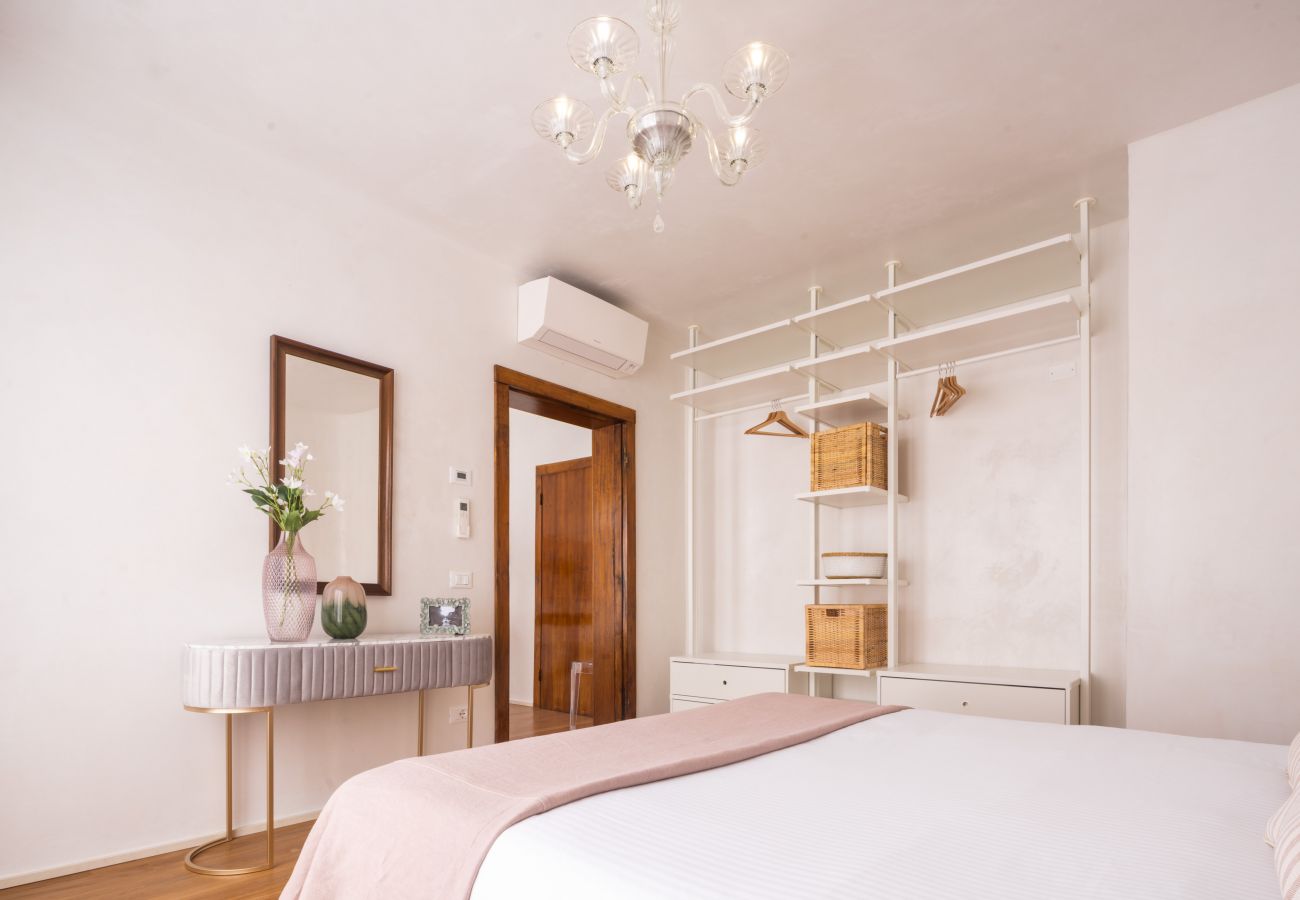 Appartamento a Venezia - Venetian Palace Gold Apartment with Balcony R&R