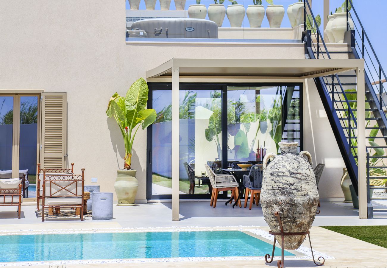 Villa a Ispica - VILLA ALTI CON PISCINA VISTA MARE