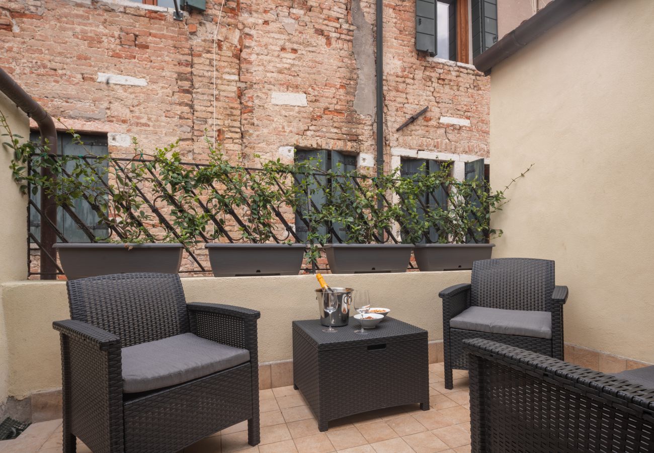 Appartamento a Venezia - Sant'Aponal Cozy Apartment with Terrace R&R