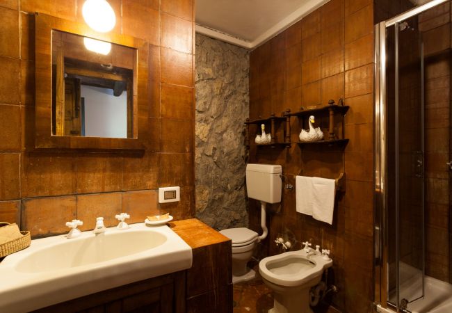 bathroom wood style, villa mellicata, massa lubrense, italy