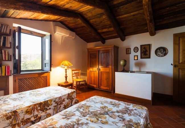 twin bedroom on attic, villa mellicata, massa lubrense, italy