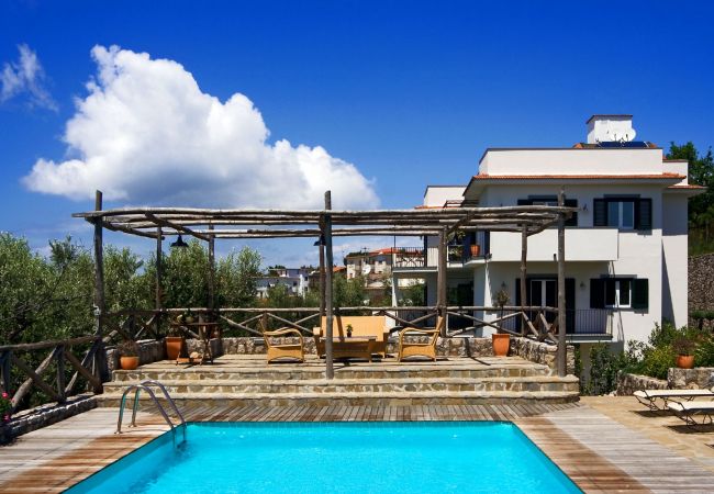 sunny day, pool and solarium, holiday apartment turandot, sant’agata sui due golfi, italy