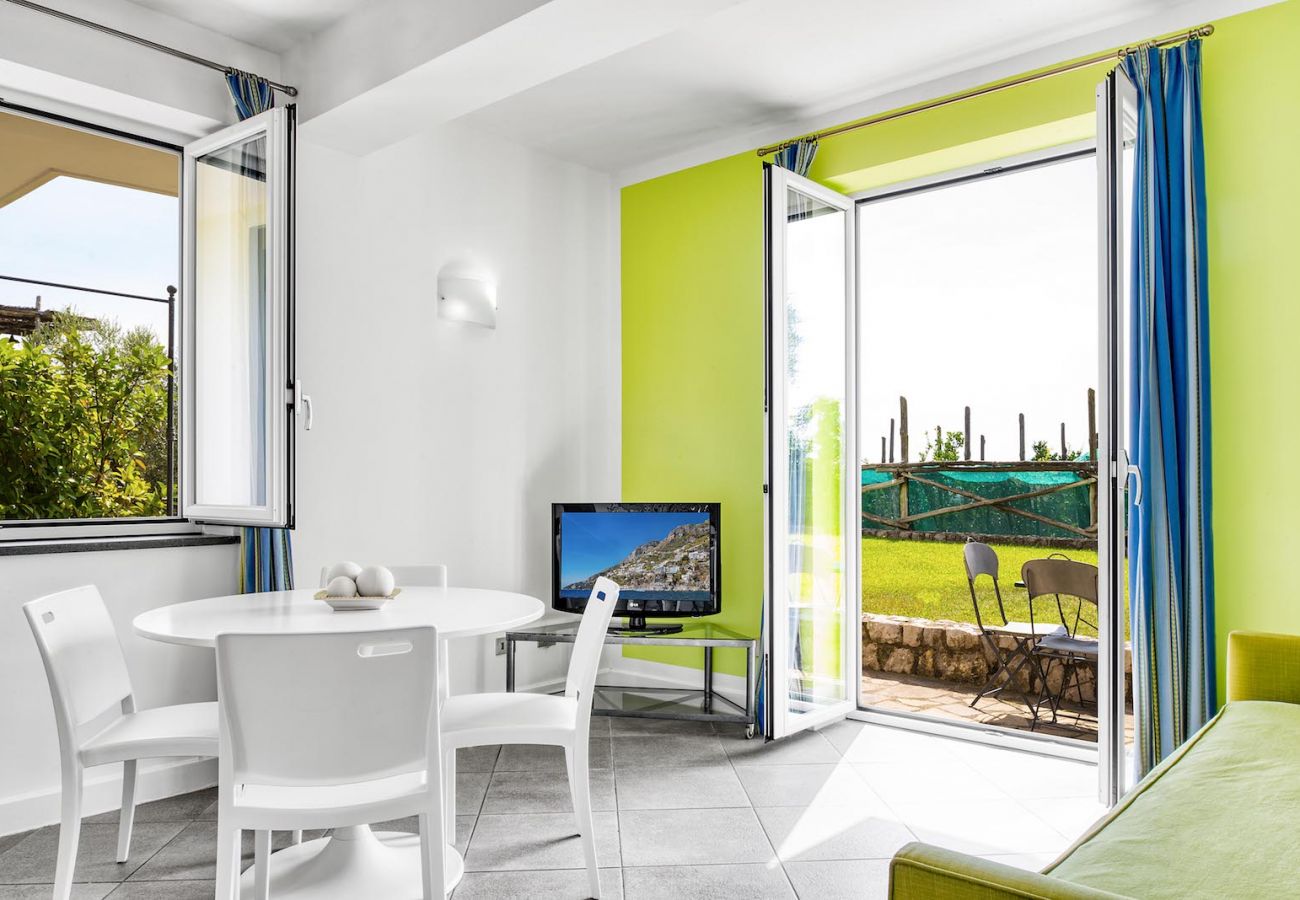 living and dining area with garden entrance, sunny day, turandot apartment le capannelle