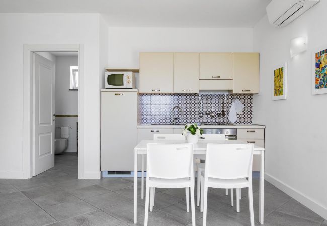 fully equipped kitchen corner and table with chairs, holiday apartment tosca, sant’agata sui due golfi, italy