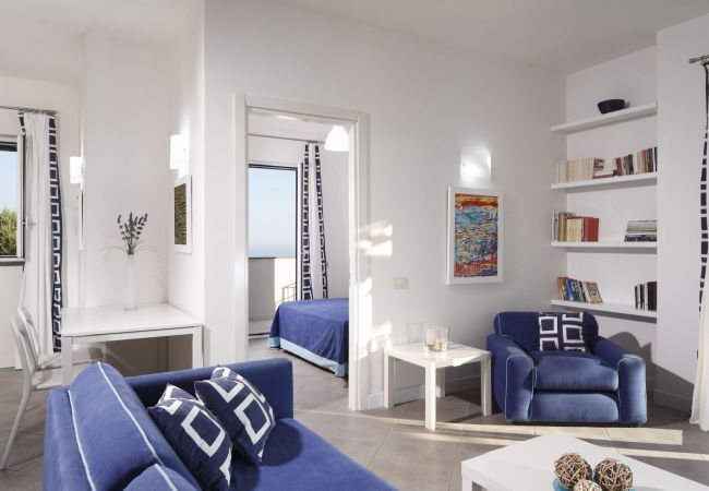 wide and bright living area, in blu, with kitchen corner and bedroom entrance