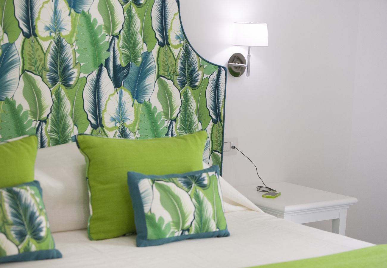 doublebed in green, holiday apartment green suite, sorrento, italy