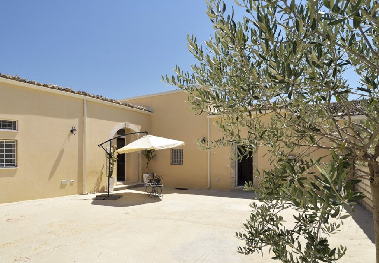 Villa in Noto - CASA DEI LIMONI CON PISCINA BLU