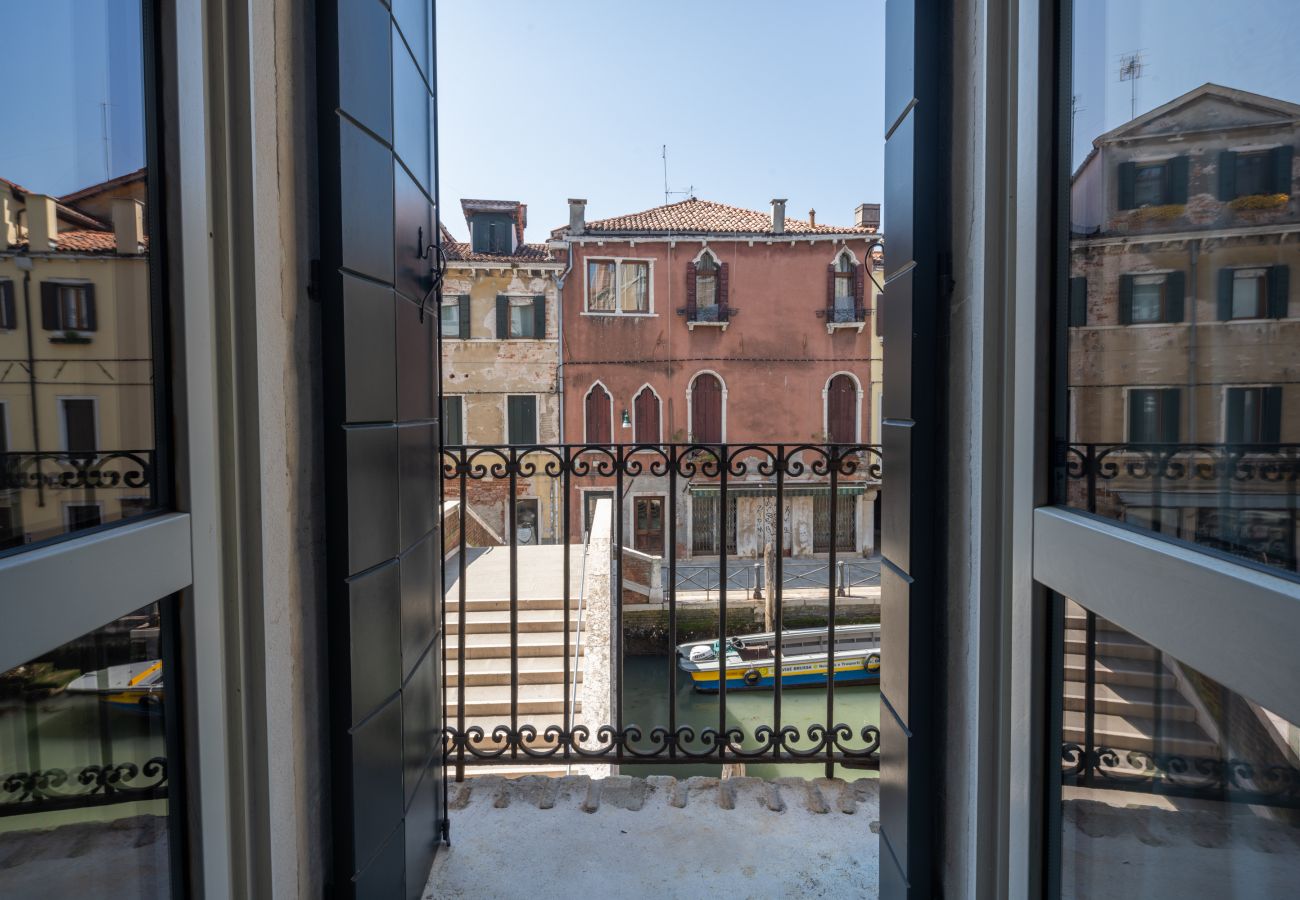 Apartment in Venice - Lion Palace Canal View R&R