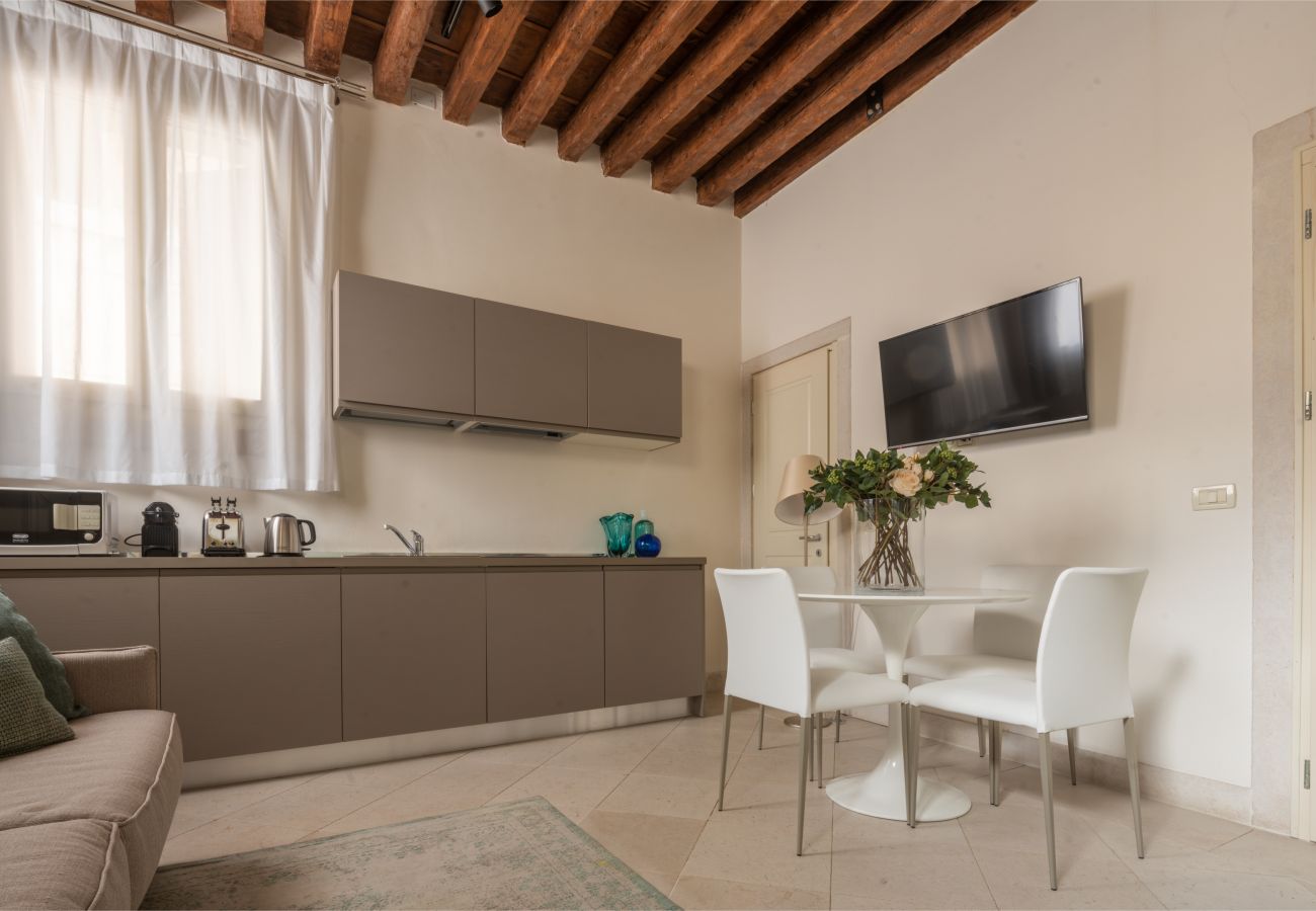 Apartment in Venice - Lion Palace Canal View R&R