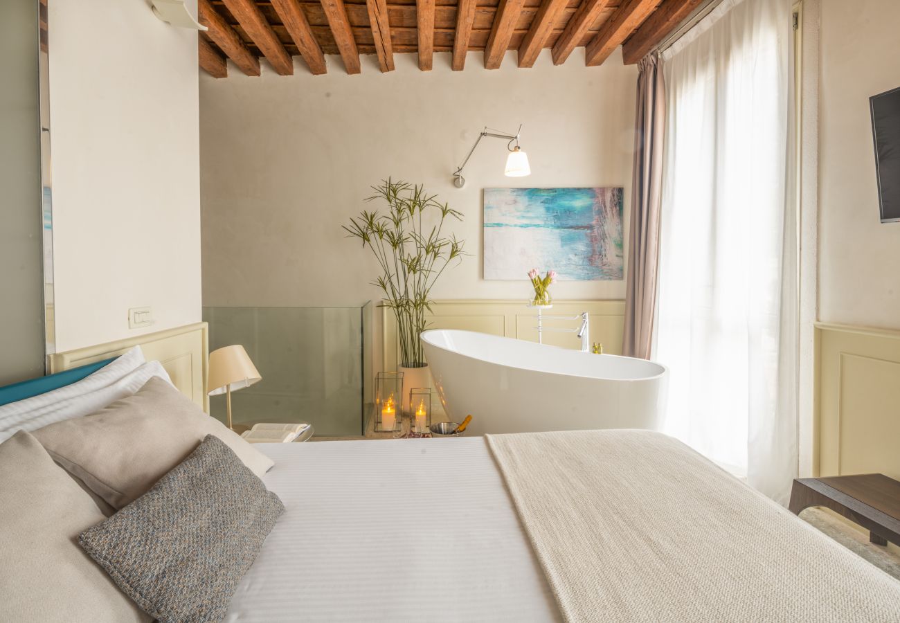 Apartment in Venice - Lion Palace Canal View R&R