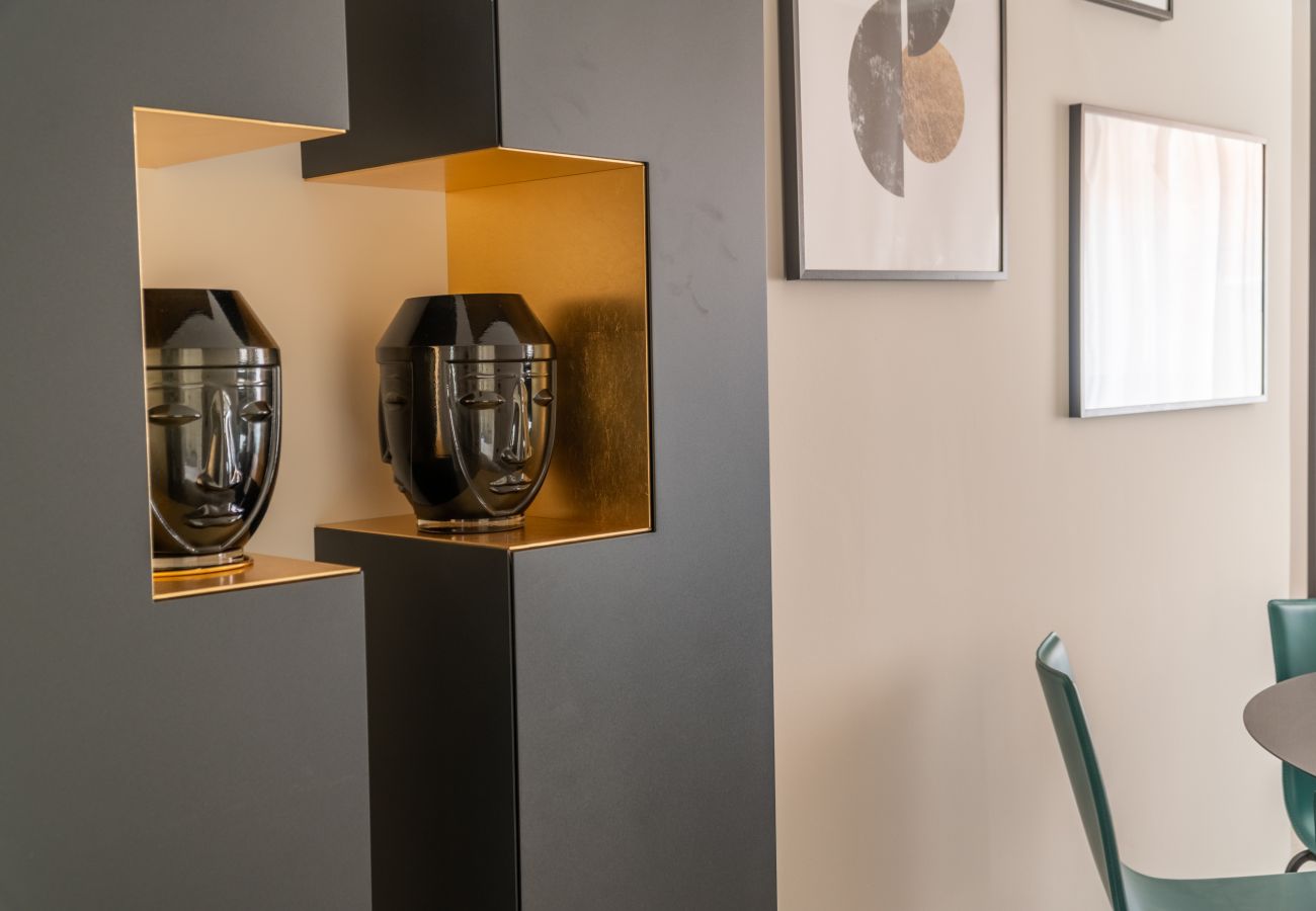 Apartment in Dorsoduro - Accademia Design Apartment with Balcony R&R