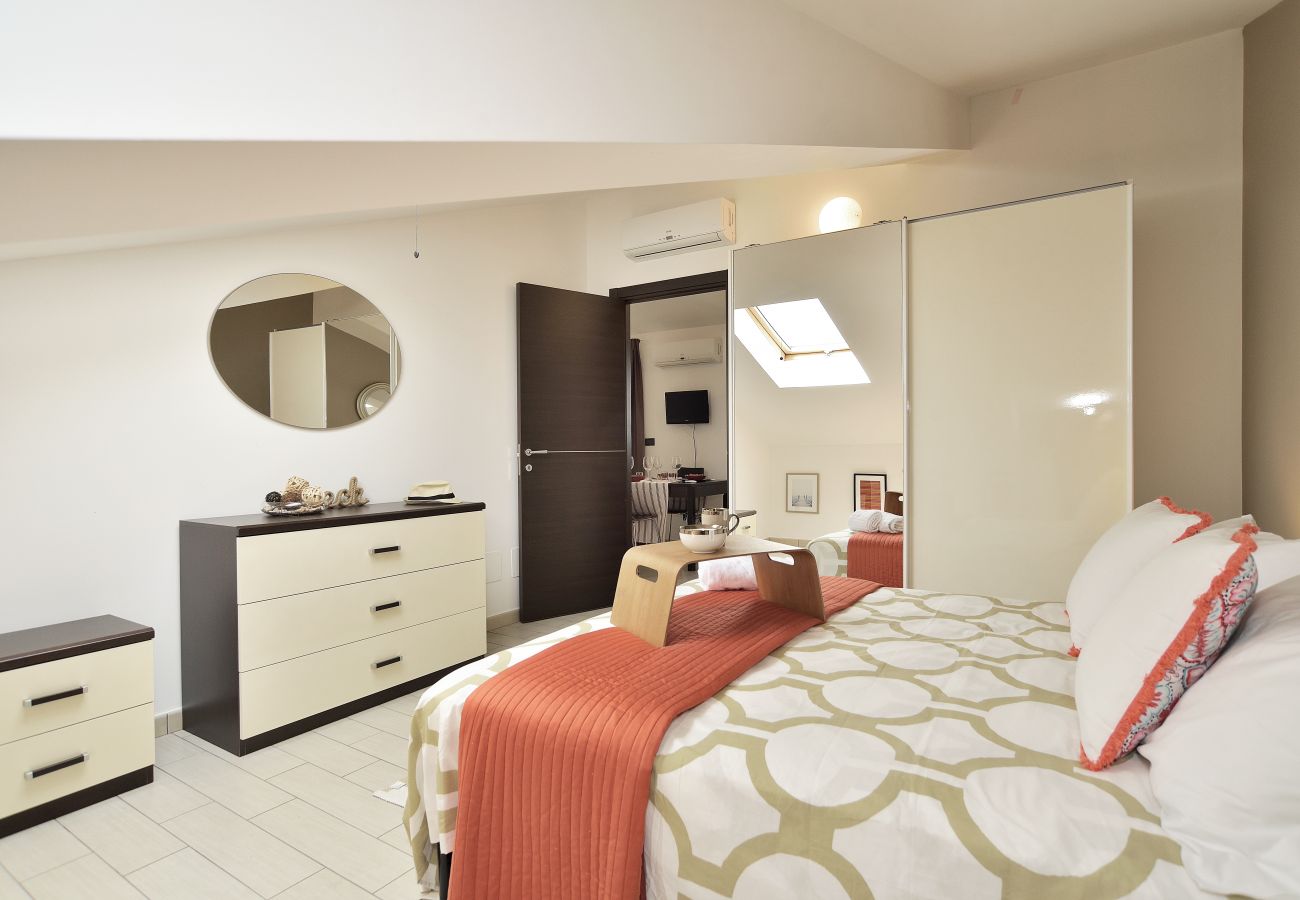 Apartment in Ispica - Attico VISTA MARE e PISCINA - Affitti Brevi Italia