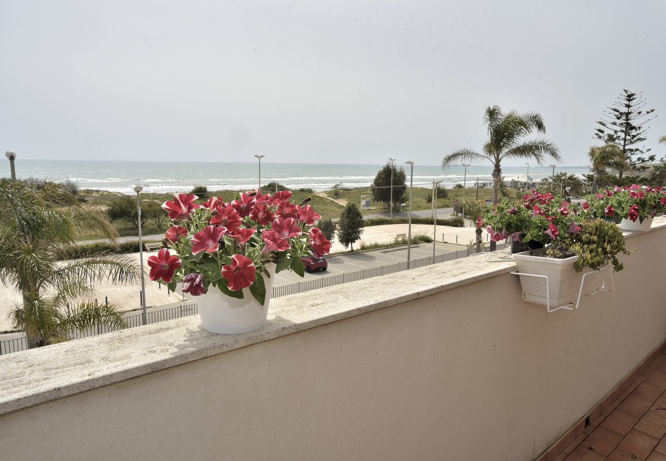 Apartment in Ispica - Attico VISTA MARE e PISCINA - Affitti Brevi Italia