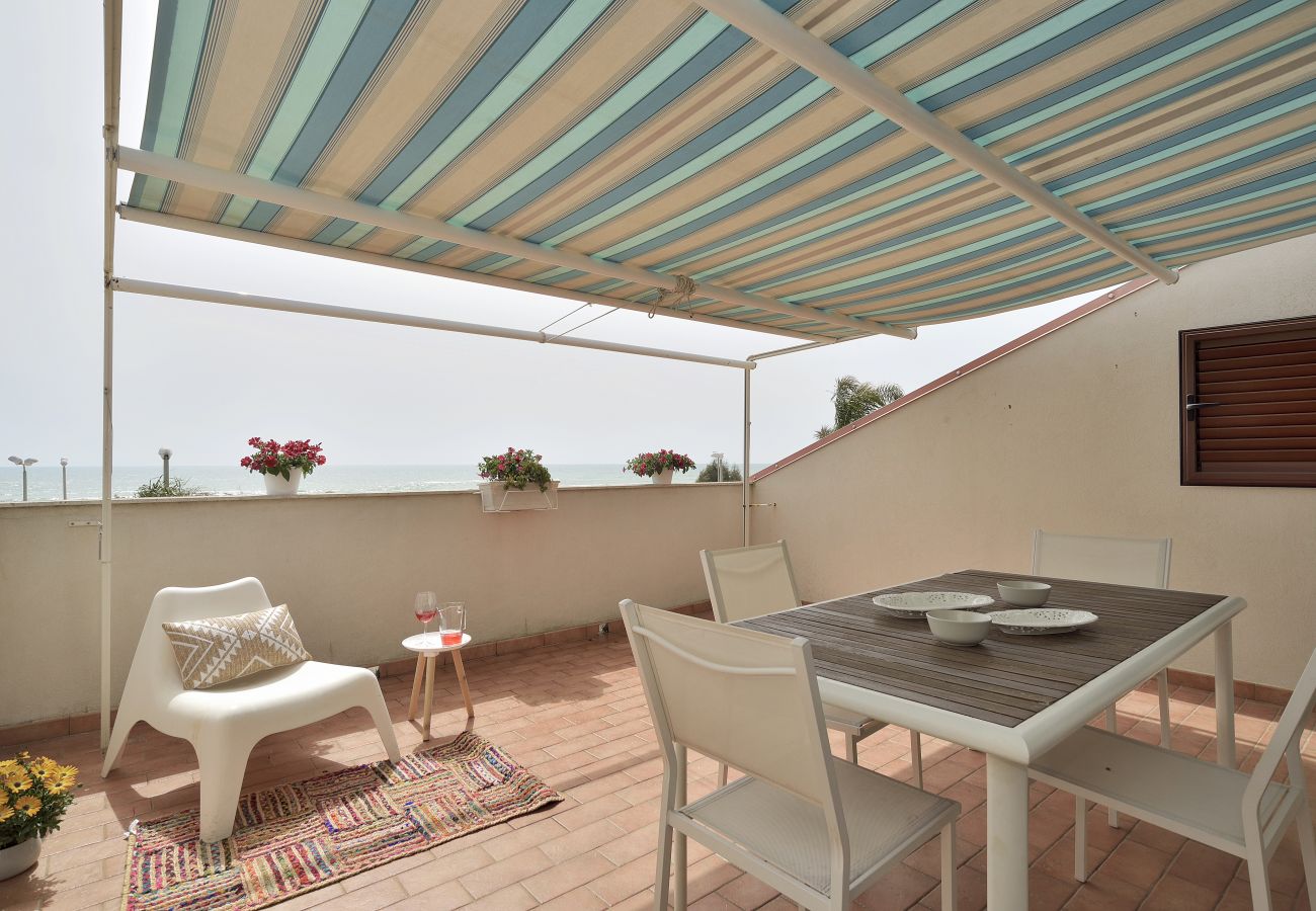 Apartment in Ispica - Attico VISTA MARE e PISCINA - Affitti Brevi Italia