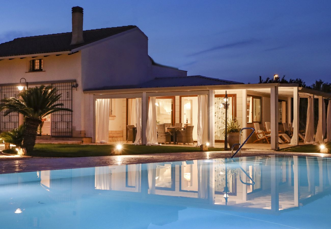Villa in Ispica - VILLA ERIKA con piscina privata