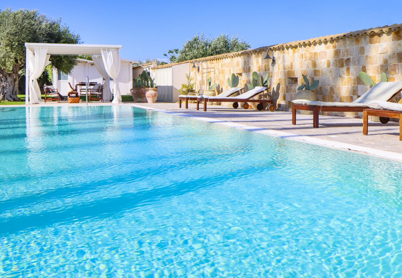 Villa in Ispica - VILLA ERIKA con piscina privata