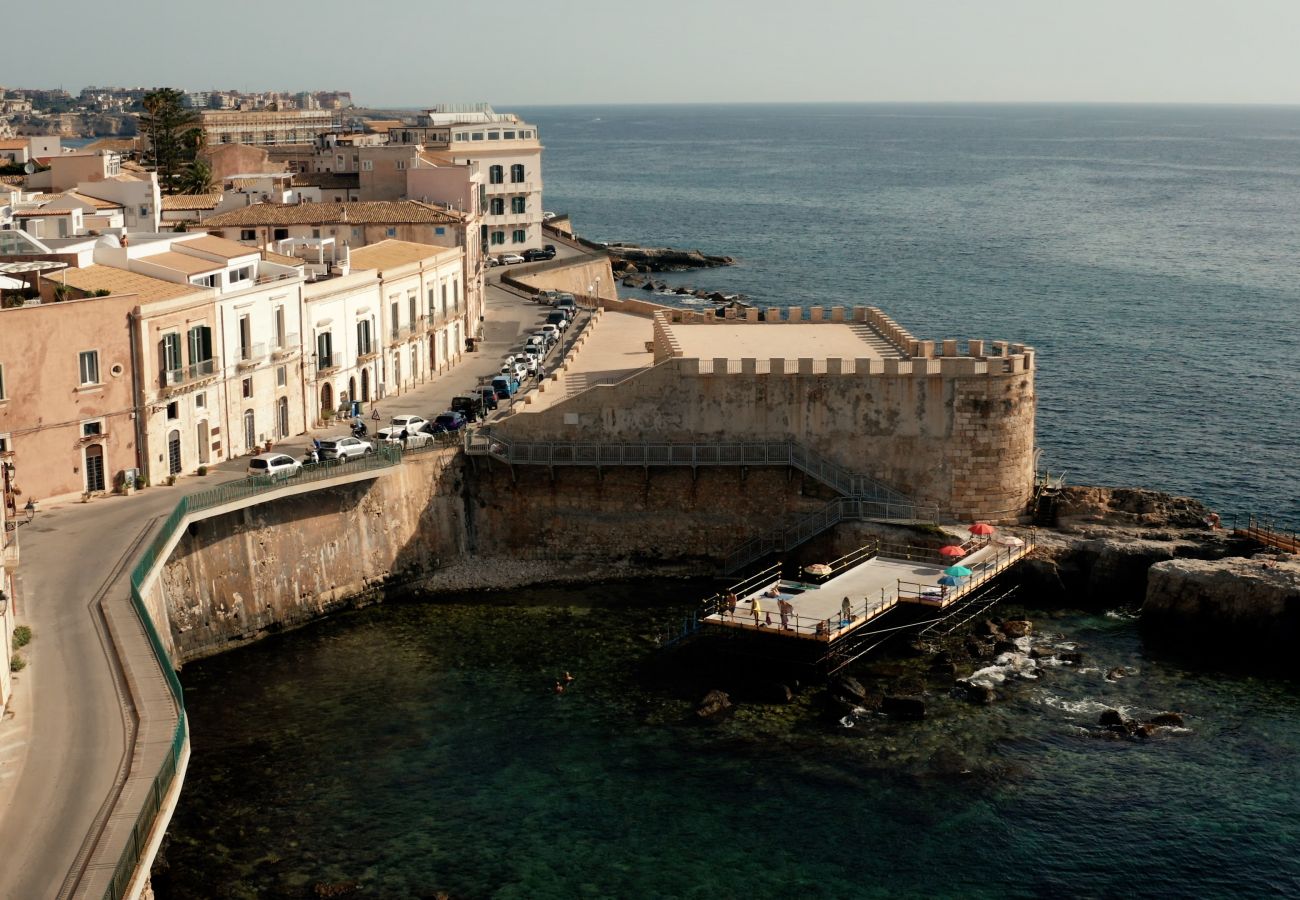 Rent by room in Syracuse - Vigliena  confortable room  1