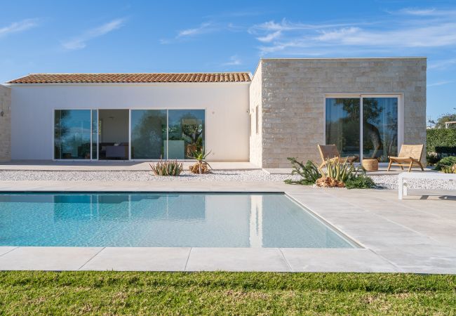 Villa/Dettached house in Siracusa - Villa Ophelia, stunning pool