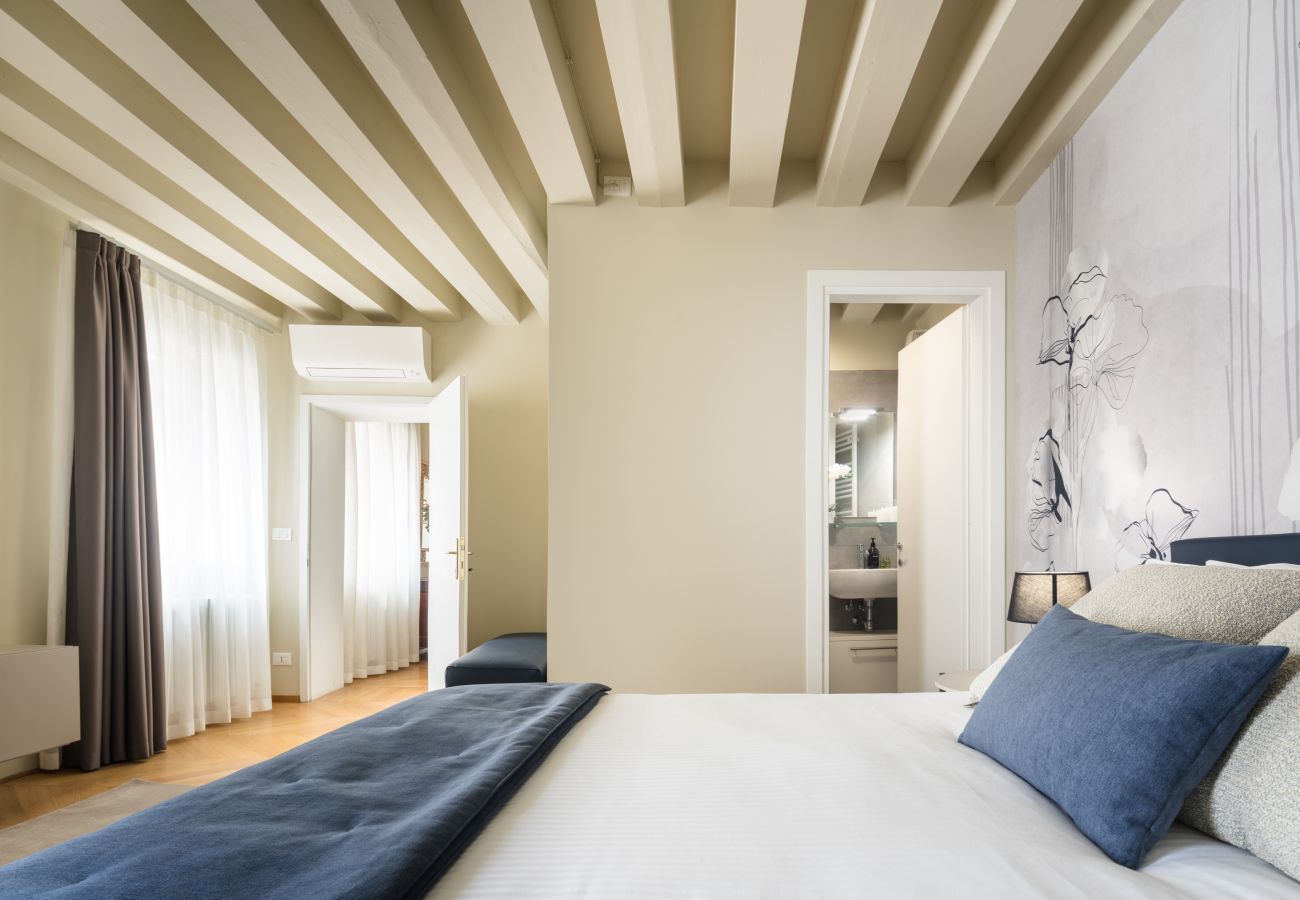Apartment in Venice - San Giovanni e Paolo Canal View Apartment R&R